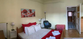 Poppy Flower Apartment